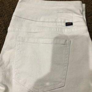 White jag skinny jeans